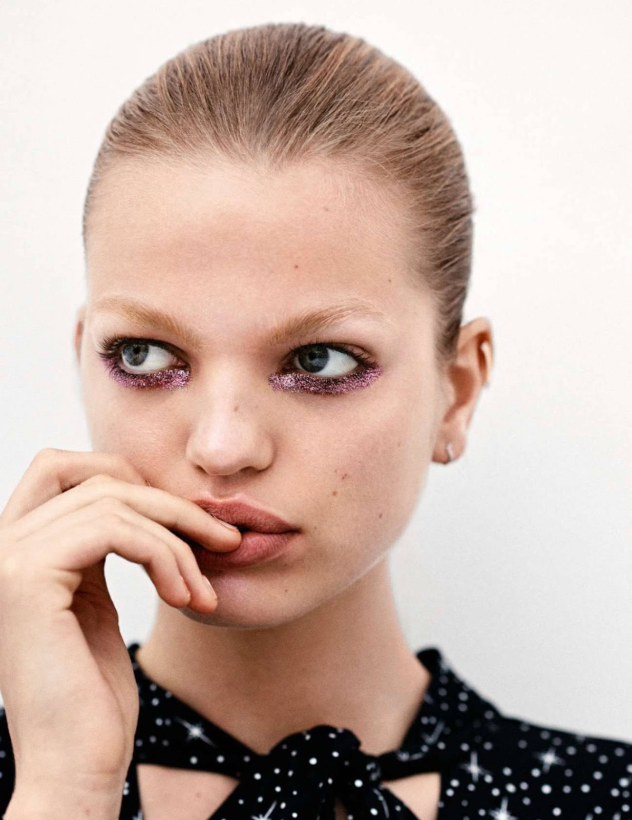 Smile: Daphne Groeneveld in Elle France March 17th, 2017 by Steven Pan