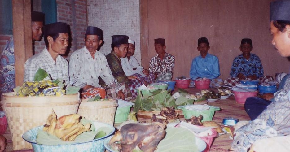 Hukum Memberikan Makanan Kepada Orang yang Bertakziah - Abu Syuja