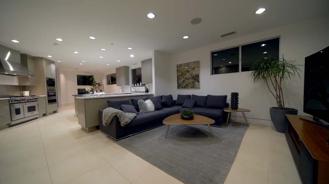 Tour 1003 N Beverly Dr, Beverly Hills Luxury Home vs. 38 Interior Design Photos