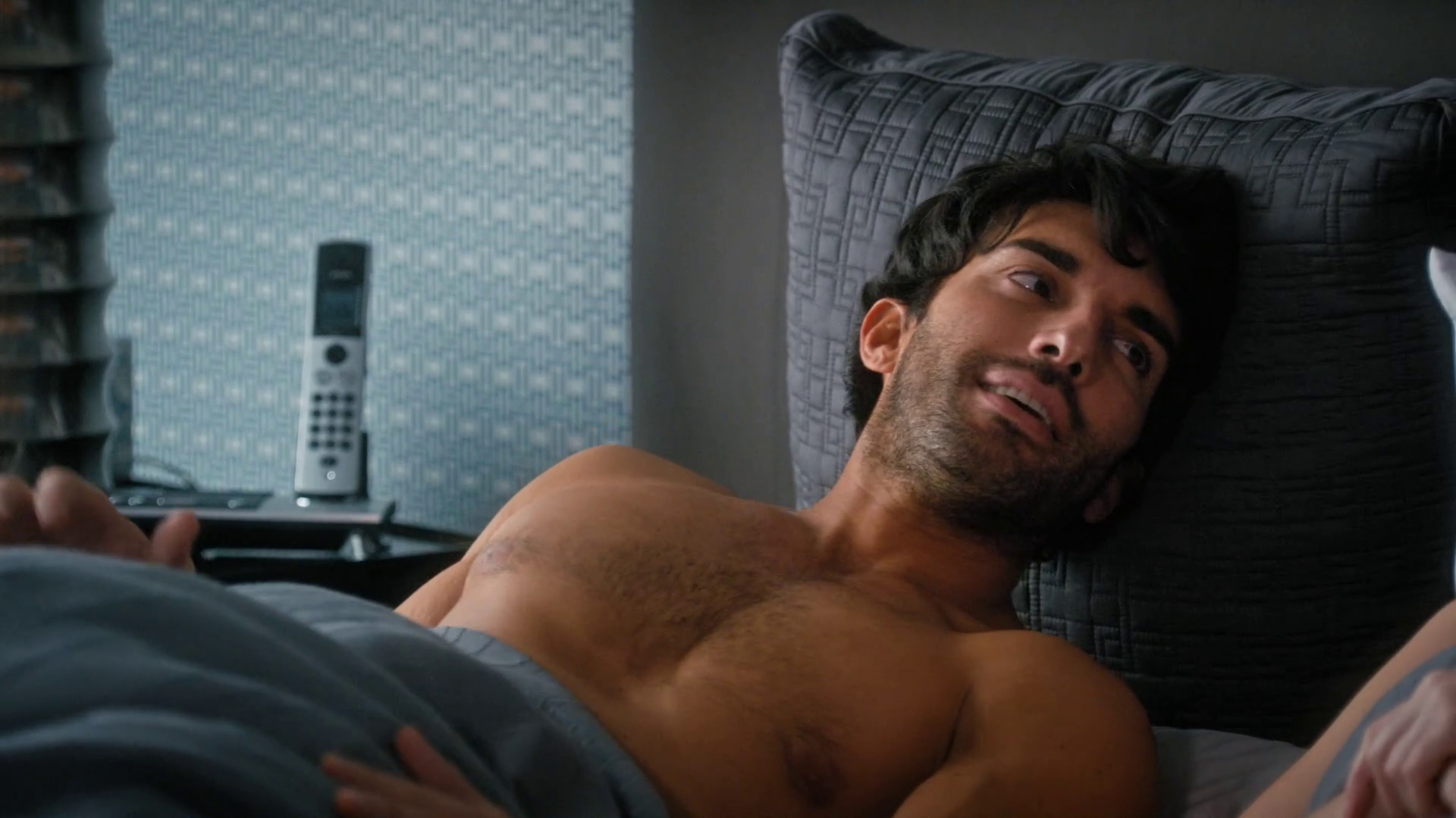 Justin Baldoni shirtless in Jane The Virgin 3-15 "Chapter Fifty-Nine&q...