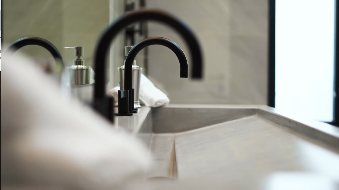 40 Interior Design Photos vs. 10 Second St, Toronto Luxury Home Tour