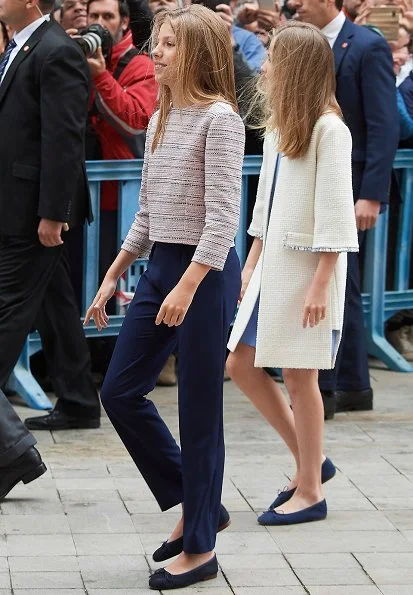 Queen Letizia wore a new floral print dress by Massimo Dutti. Crown Princess Leonor, Infanta Sofia and Queen Sofia