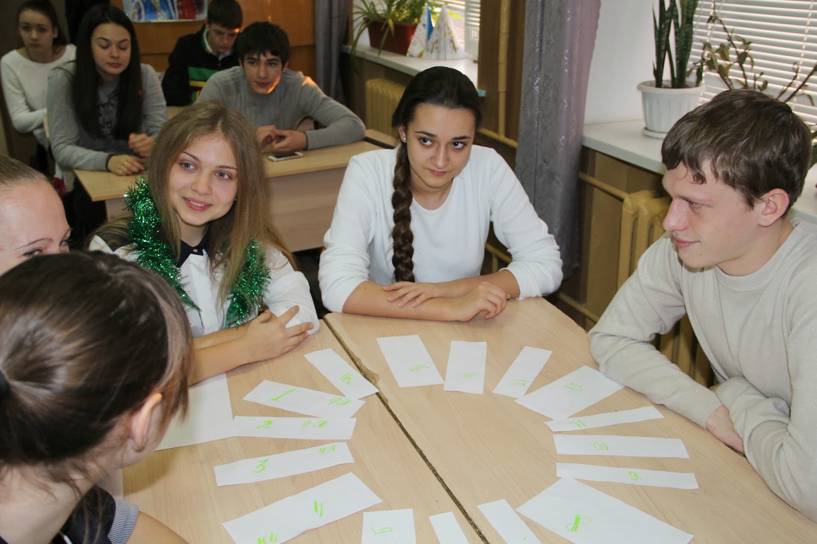 класс с математическим уклоном. современный кабинет в школе. математический уклон. математика в американских школах. стена в кабинете математики.