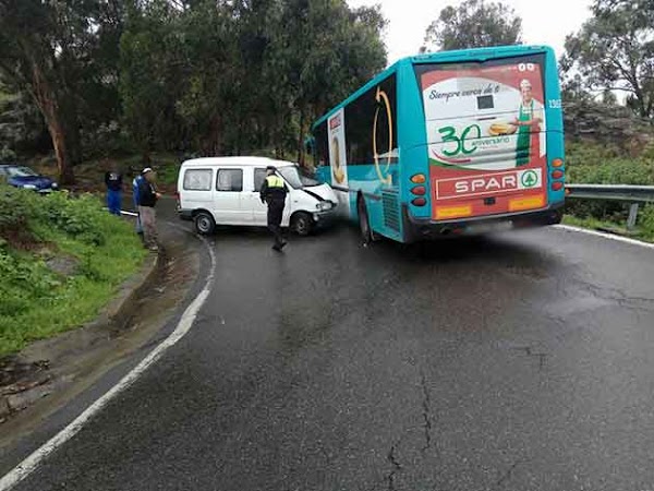 Persona herida accidente guagua vehículo GC-21 Persona herida accidente guagua vehículo GC-21