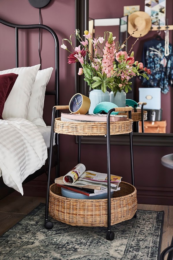 Mesita auxiliar carrito de ratán de IKEA