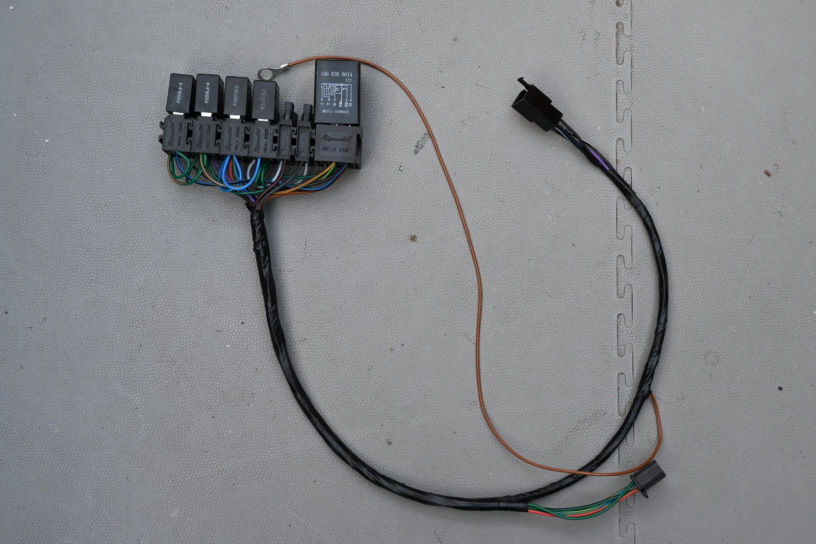 Terry's AK Cobra Project: Dashboard Wiring, Speedo and Rev counter setup.