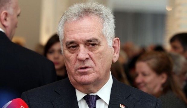 L'ex presidente serbo Tomislav Nikolic ha avuto un incidente mentre andava alle urne