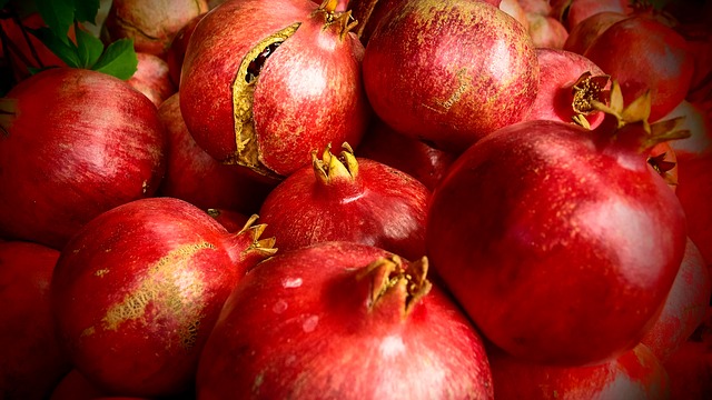 At what time is eating pomegranate very beneficial, Know the right time to consume it At what time is eating pomegranate very beneficial, Know the right time to consume it