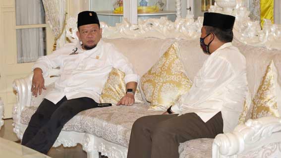 Ketua DPD RI berbincang dengan Sekdakab Ponorogo Agus Pramono