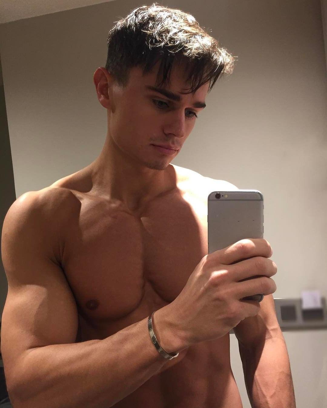 sexy-shirtless-dudes-big-pecs-straight-baited-guys-selfies