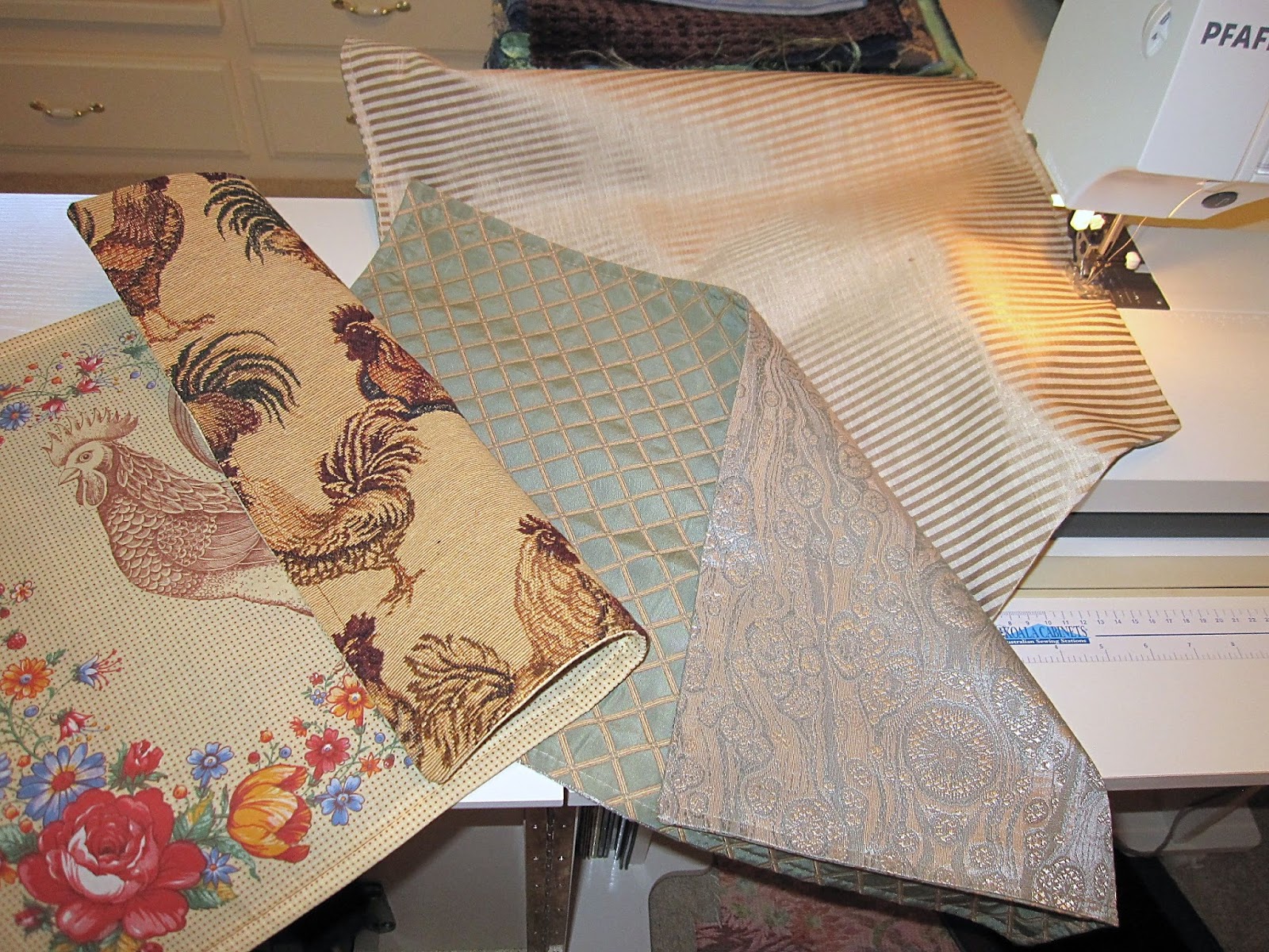 Createology: Sewing Table Toppers...