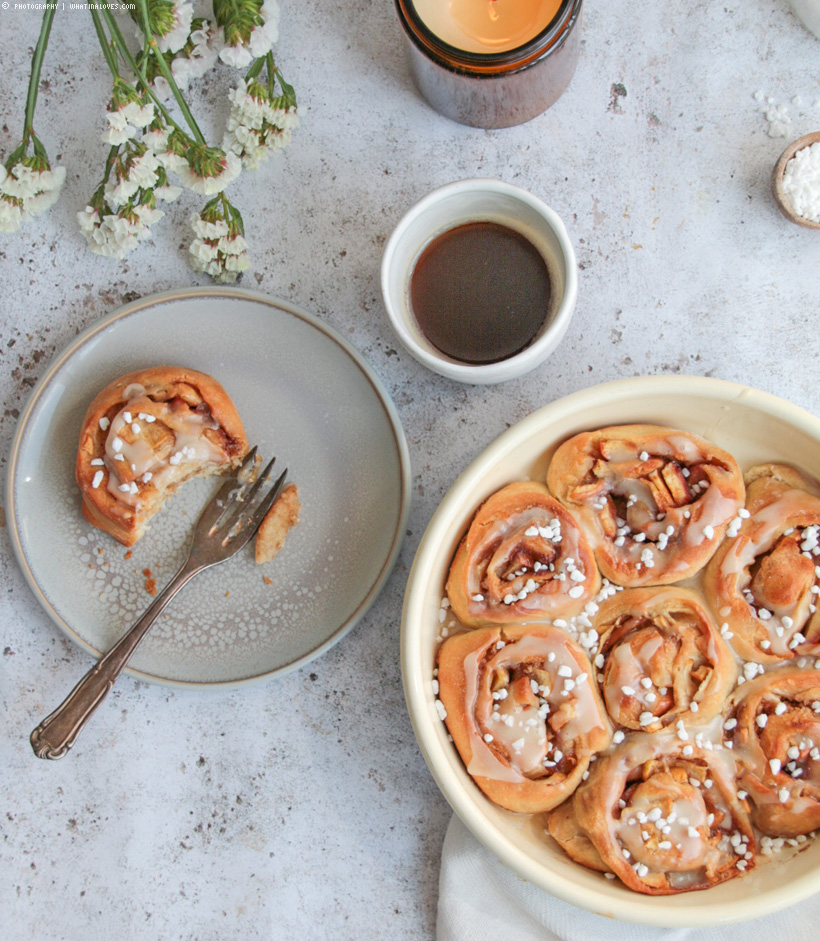 Apfel-Nuss-Hefeschnecken