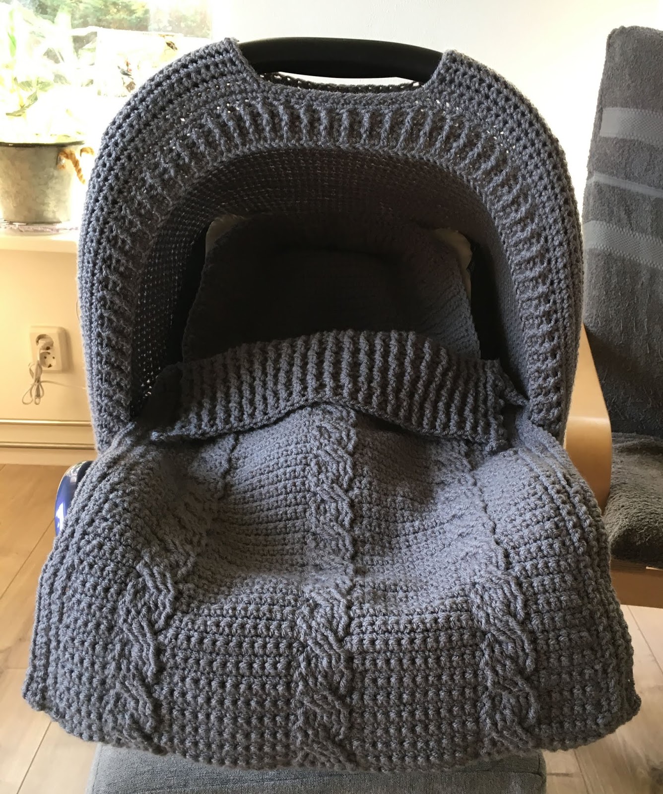 Zelfgemaakt ! haakwerkjes en meer: Gehaakte Maxi-Cosi kap