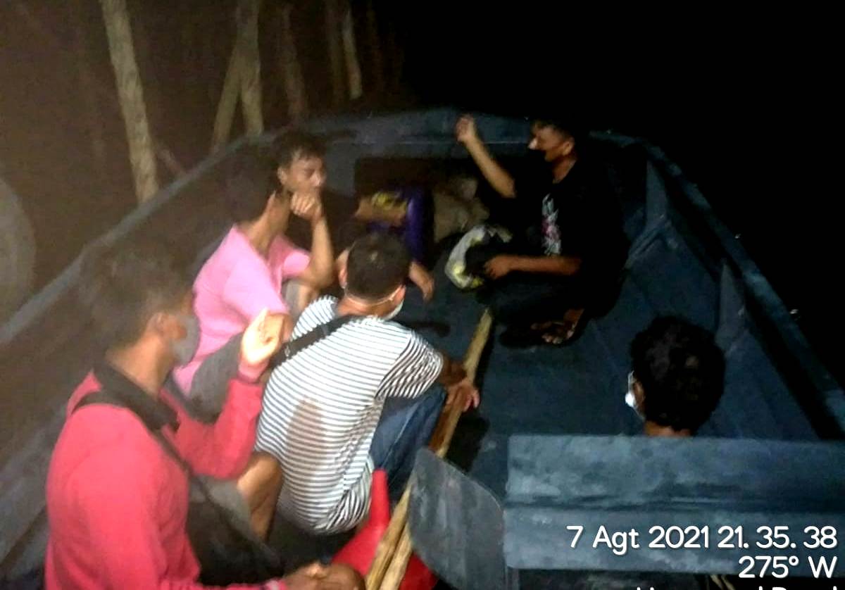 Bawa PMI Masuk Ilegal Ke Malaysia, Polisi Amankan Tiga Pelaku Bawa PMI Masuk Ilegal Ke Malaysia, Polisi Amankan Tiga Pelaku