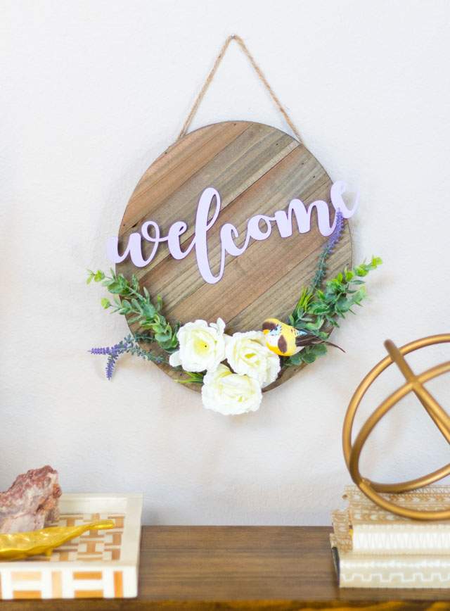 Make this pretty spring wood welcome sign in under 20 minutes! #welcomesign #woodsign #woodwelcomesign #springdecor Make this pretty spring wood welcome sign in under 20 minutes! #welcomesign #woodsign #woodwelcomesign #springdecor