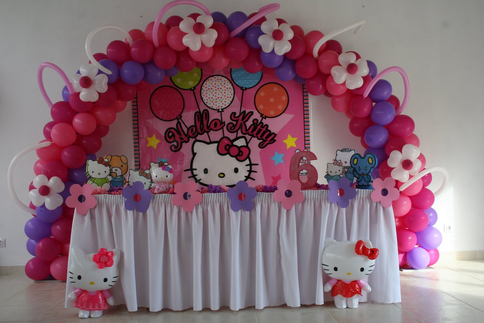 Decorações de Festas e Organização de Eventos Decoração Hello Kitty Aniversário da Beatriz