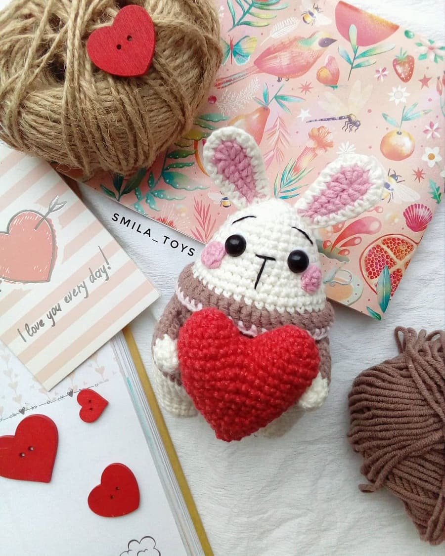 Crochet mini bunny with a heart