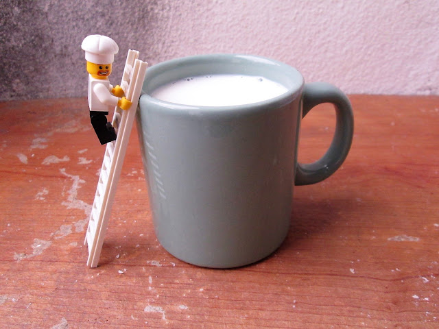 LEGOlinária - culinária com LEGO - LEGO ajuda a fazer um bolo