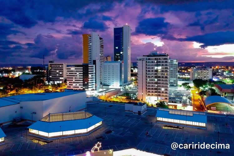 Nas nuvens
fotos mostram uma nova Juazeiro do Norte em vista aérea Nas nuvens fotos mostram uma nova Juazeiro do Norte em vista aérea