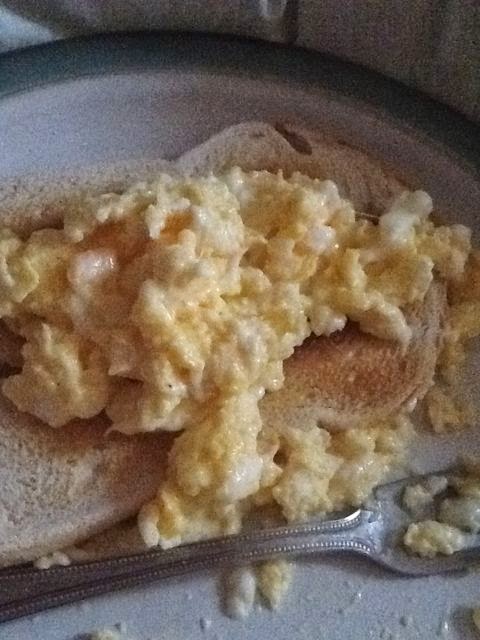 scrambled egg on toast
