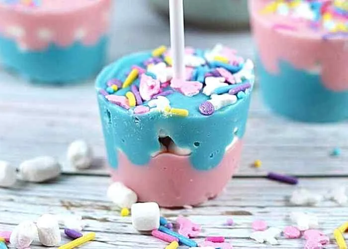 Unicorn Hot Chocolate - Cookies and Cups