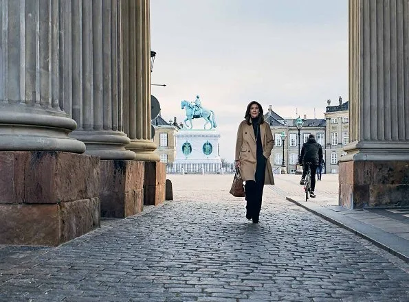 Crown Princess Mary gave an interview for Ud & Se magazine. Princess Mary wore skirt, Prada bag, Jesper Høvring dress