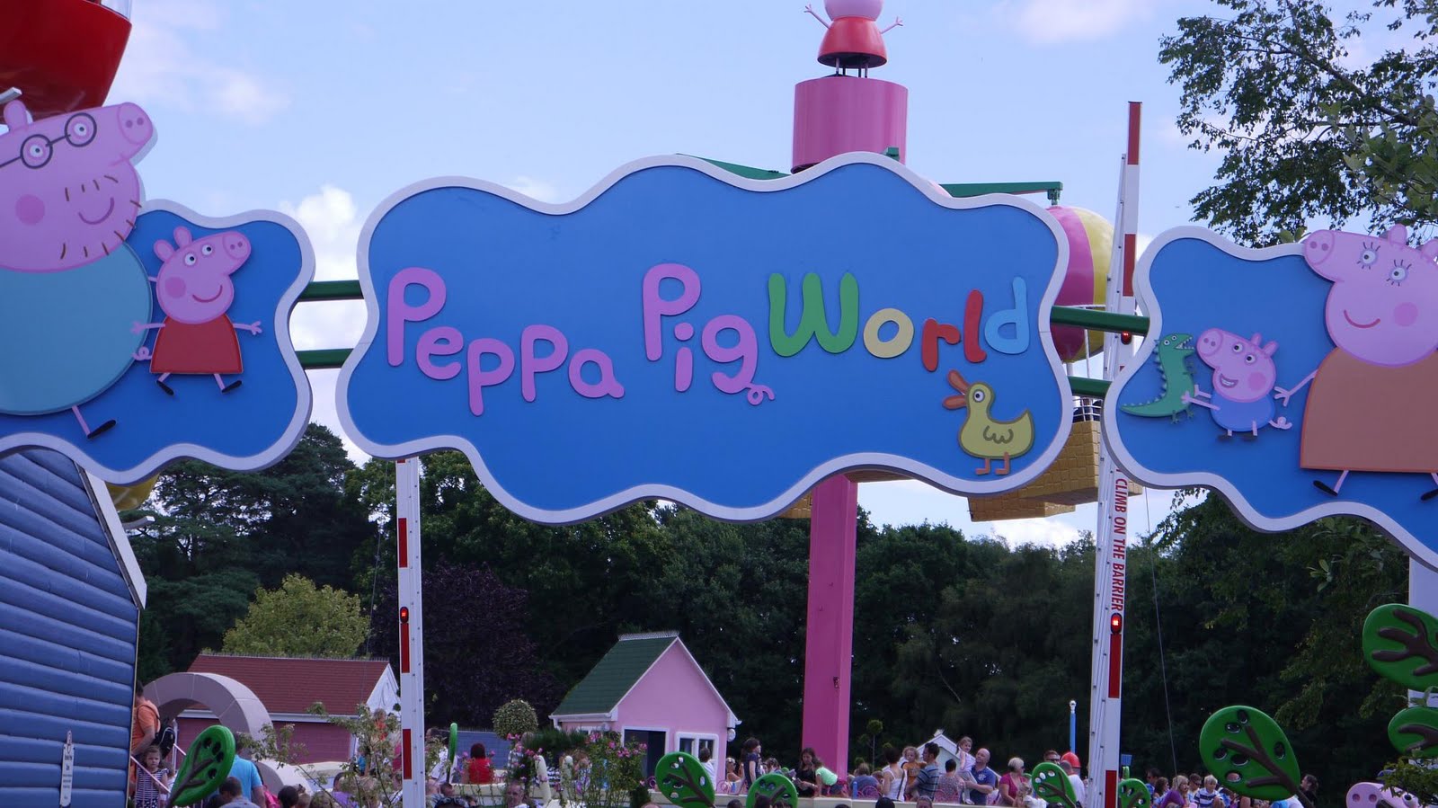 Inside the Wendy House Peppa Pig World at Paulton's Park Review