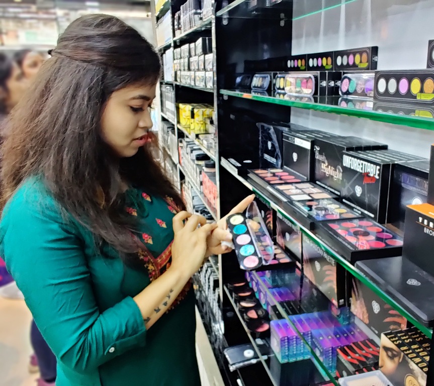 PAC Store PAC Cosmetics Kolkata Address and Top / Best Products Deck and Dine