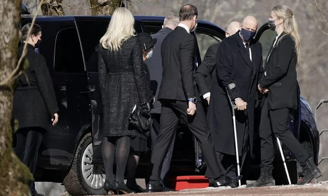 King Harald, Queen Sonja, Crown Prince Haakon, Crown Princess Matte-Marit, Princess Martha Louise and Princess Astrid