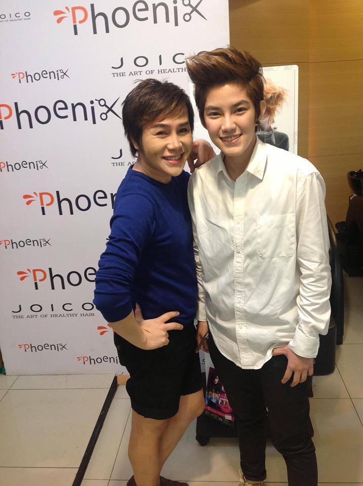 photos Aksi Tina Jittaleela di Salon Phoenix, Siam, Thailand (Rambut Keren Tina...