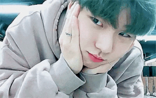 내기준 웃을때 눈웃음이 귀여운 남돌 | 인스티즈