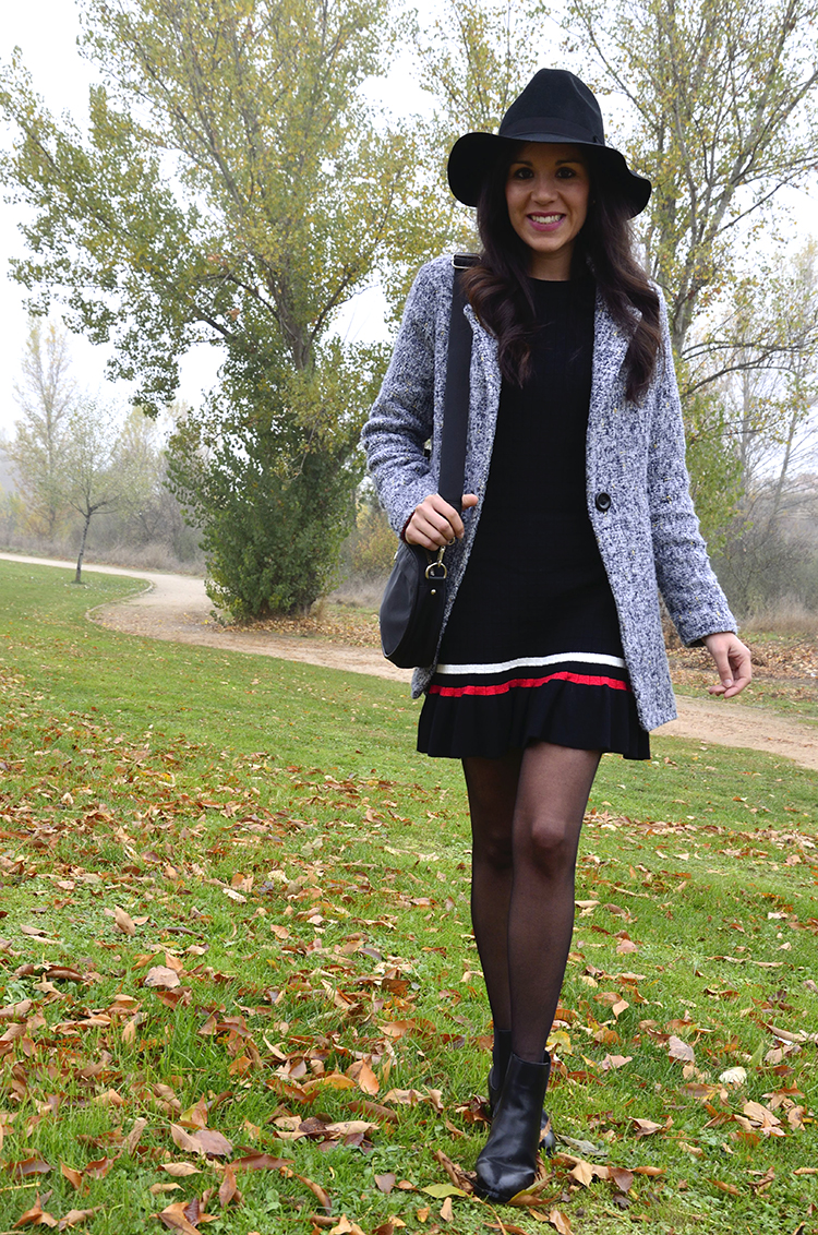 casual-black-dress-fedora-grey-coat-outfit-blogger-look-trends-gallery-blog-moda-fashion