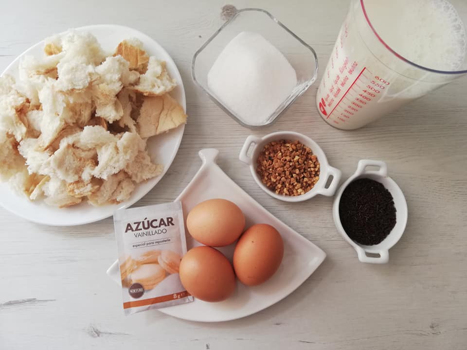 Budin de pan al horno fácil y económico CACEROLADAS Budin de pan al