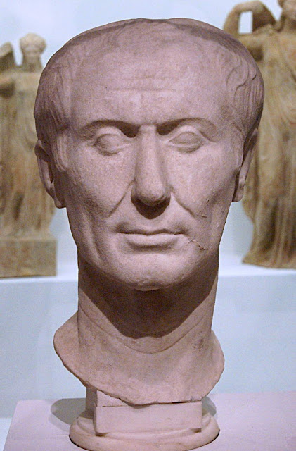 Тускуланский портрет, считающийся единственным сохранившимся прижизненным скульптурным портретом Цезаря
