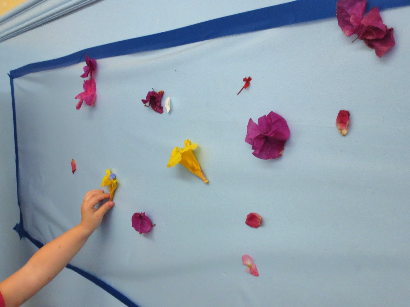 Princesses, Pies, & Preschool Pizzazz Toddler Flower Wall