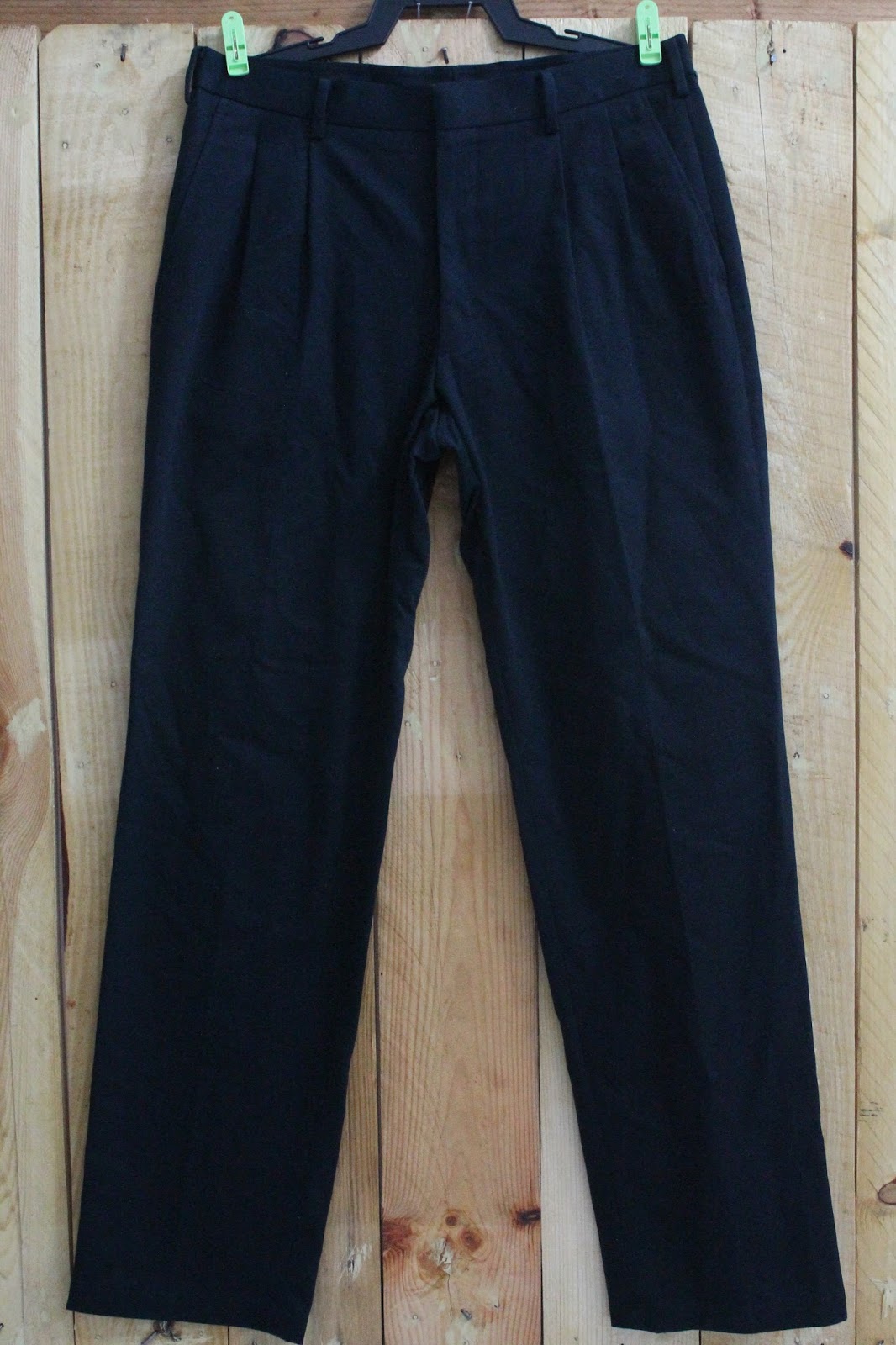 BUNDLEBARANGBAEK UNIQLO Khakis Slack Pant.