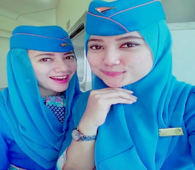 Pramugari Kereta Api Berhijab Kereta Api Mania
