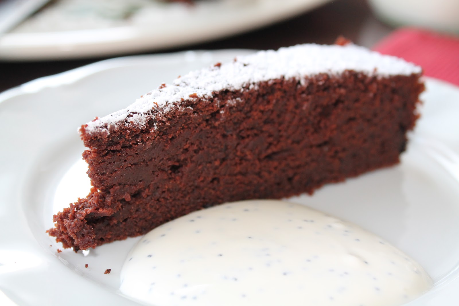 feinesache: Saftiger Schokolade Rote Beete Kuchen mit Crème Fraîche und ...