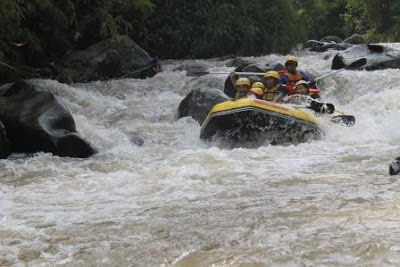 Arung Jeram Rafting