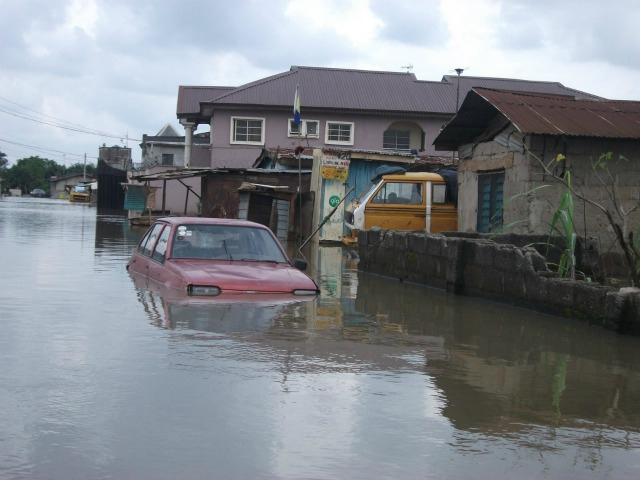 Наводнение. Приснилось наводнение. К чему снится большое наводнение. Наводнение фото. Наводнения в лагосе.
