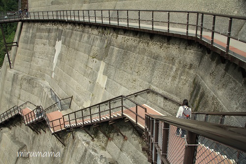 黒部ダムの外階段