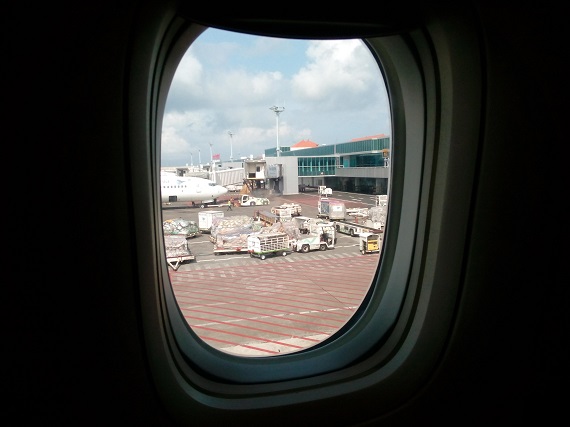 Eksis Dengan Jendela Pesawat - CASMUDI BERBAGI