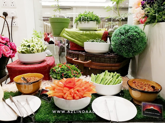IFTAR SESAMA 2019 BUKA PUASA BUFFET RAMADAN DI BANGI GOLF RESORT - Assalamualaikum dan selamat sejahtera semua, boleh di katakan setiap tahun selama 4x Ramadan kami sekeluarga WAJIB iftar dan berbuka puasa bersama-sama di Bangi Golf Resort. Dan, ramai pulak tu, yang dah sesiap tanya tentang IFTAR SESAMA 2019 BUKA PUASA BUFFET RAMADAN DI BANGI GOLF RESORT. Sabar na...mummy baru je selesai majlis preview IFTAR SESAMA 2019 BUKA PUASA BUFFET RAMADAN DI BANGI GOLF RESORT. IFTAR SESAMA 2019 BUKA PUASA BUFFET RAMADAN DI BANGI GOLF RESORT IFTAR SESAMA 2019 BUKA PUASA RAMADAN DI BANGI GOLF RESORT. Ngam-ngam, mummy letak gambar kami di media sosial dan status whatsApp. Terus ada yang PM DM mummy tanya harga IFTAR SESAMA 2019 BUKA PUASA RAMADAN DI BANGI GOLF RESORT. Mummy pun dah teaser video kat Whatsapp mengatakan bahawa BANGI GOLF RESORT ini antara tempat mampu milik untuk IFTAR SESAMA 2019 BUKA PUASA RAMADAN DI BANGI GOLF RESORT. Tarikan utama buat pengunjung untuk IFTAR SESAMA 2019 BUKA PUASA RAMADAN DI BANGI GOLF RESORT sudah tentu seleksi buffet dengan lebih 200 jenis makanan daripada hidangan tradisional Melayu yang membangkitkan kenangan masakan ibu di kampung khususunya bagi masakan Melayu dan tradisional. Bahan mentah yang digunakan ditanam sendiri dengan menggunakan konsep "Kebun dalam Bandar" seterusnya menjadikan ianya istimewa. 5 SEBAB KAMI MEMILIH IFTAR SESAMA 2019 BUKA PUASA RAMADAN DI BANGI GOLF RESORT. Bangi Golf Resort antara tempat WAJIB kami singgah untuk IFTAR SESAMA 2019 BUKA PUASA RAMADAN DI BANGI GOLF RESORT. Kenapa? Sebab apa? Jom baca 5 SEBAB KAMI MEMILIH IFTAR SESAMA 2019 BUKA PUASA RAMADAN DI BANGI GOLF RESORT. Sebab pertama, BANGI GOLF RESORT ini tak jauh dari rumah kami di Kajang tu ha dalam 10 minit pun boleh sampai dah ! Kalau jalan tak jem lah ! Biasanya bulan Ramadan tu akan jem sebelum berbuka puasa, kalau dah dekat-dekat nak buka tu...kebiasaannya tak jem mana pun ! Sebab tu, kami suka datang dekat-dekat waktu buka atau dah berbuka. Jalan tak jem, dan sampai-sampai je Bangi Golf Resort orang ramai dah mula makan. Jadi, tak adalah lama sangat kami nak beratur ambil makanan ! Keduanya, BANGI GOLF RESORT ini, family friendly. Biasanya kami angkut stroller lah, sebab senang dari parking nak ke dewan makan tu. Dah sampai ke tempat makan Bangi Golf Resort, mana yang ada anak kecil. Boleh dapatkan baby chair juga (siapa cepat dia dapat). Dedulu, masa anak kami kecil, pakai juga baby chair Bangi Golf Resort ini. Tapi, bila depa dah besar..mummy tak requests pun baby chair. Bagi peluang kat orang lain. Sementara mak pak berbuka puasa, anak-anak boleh bermain di ruangan main ini juga ! Ketiga, as usual menu kegemaran kami di bahagian MAIN COURSE, masakan panas-panas seperti mee goreng, satay, spaghetti, nasi goreng. Habis je, dorang akan top up...fresh makan pepanas. Bukan menu sejuk tau ! Keempat, KAMBING ! Kambing bakar, sup kambing mamak antara signature IFTAR SESAMA 2019 BUKA PUASA RAMADAN DI BANGI GOLF RESORT. Kalau korang lambat terjah ke bahagian KAMBING ni, memang bye-bye lah jawapnya ! Hihihi Oh ya, tempat makanan untuk IFTAR SESAMA 2019 BUKA PUASA RAMADAN DI BANGI GOLF RESORT sangat teratur. Di lengkapi dengan label gerai yang tersusun , ini memudahkan pengunjung untuk memilih makanan mereka ketika IFTAR SESAMA 2019 BUKA PUASA RAMADAN DI BANGI GOLF RESORT RAJA BUAH DURIAN DI IFTAR SESAMA 2019 BUKA PUASA RAMADAN DI BANGI GOLF RESORT Last but not least, yang kelima... IFTAR SESAMA 2019 BUKA PUASA RAMADAN DI BANGI GOLF RESORT sangat lain dari yang lain. Kerana di sini ada hidangan RAJA BUAH DURIAN . Untuk tahun sesebeum ini, gerai raja buah DURIAN yang berkualiti tinggi ini boleh didapatai dan di beli di luar dewan Bangi Golf Resort pada harga mampu milik . Memang puas hati sangat dapat makan durian ni yang berisi padat dan besar. Kami memang hantu durian, tahun lepas kami memang ambil peluang dapatkan 1 bekas durian ini dari Bangi Golf Resort untuk di bawa pulang ! MAKAN SEENAKNYA, ELAK MEMBAZIR Untuk merealisasikan konsep sifar pembaziran, IFTAR SESAMA 2019 BUKA PUASA RAMADAN DI BANGI GOLF RESORT (BGR) akan bekerjasama dengan Food Aid Foundation dengan menyumbangkan lebihan makan daripada buffet Ramadan untuk diberikan kepada mereka yang memerlukan. Selain itu, Restoran BGR dengan kerjasama portal F8Buzz.com akan mewujudkan Kotak Sumbangan Iftar Sesama kepada mereka yang ingin menyumbangkan makanan dan pakaian kepada yang kurang bernasib baik. Restoran Bangi Golf Resort juga menyediakan lebih 800 lot parkir percuma untuk pengunjung yang hadir. Surau Restoran Bangi Golf Resort juga kini lebih luas bagi menampung lebih ramai pengunjung dan bilangan kubikel tandas bertambah untuk mengelakkan beratur panjang demi keselesaan pengunjung. HARGA BUFFET IFTAR SESAMA 2019 BUKA PUASA RAMADAN DI BANGI GOLF RESORT Harga untuk buffet IFTAR SESAMA 2019 BUKA PUASA RAMADAN DI BANGI GOLF RESORT ialah : Dewasa = RM59.00 nett Kanak-kanak = RM29.00 nett Untuk tempahan atas talian = https://www.bgrrest.com/product/buffet-ramadhan/ Untuk maklumat lanjut, mengenai buffet IFTAR SESAMA 2019 BUKA PUASA RAMADAN DI BANGI GOLF RESORT, boleh layari ke : Facebook | Website | Instagram IFTAR SESAMA 2019 BUKA PUASA BUFFET RAMADAN DI BANGI GOLF RESORT - Assalamualaikum dan selamat sejahtera semua, boleh di katakan setiap tahun selama 4x Ramadan kami sekeluarga WAJIB iftar dan berbuka puasa bersama-sama di Bangi Golf Resort. Dan, ramai pulak tu, yang dah sesiap tanya tentang IFTAR SESAMA 2019 BUKA PUASA BUFFET RAMADAN DI BANGI GOLF RESORT. Sabar na...mummy baru je selesai majlis preview IFTAR SESAMA 2019 BUKA PUASA BUFFET RAMADAN DI BANGI GOLF RESORT. IFTAR SESAMA 2019 BUKA PUASA BUFFET RAMADAN DI BANGI GOLF RESORT IFTAR SESAMA 2019 BUKA PUASA RAMADAN DI BANGI GOLF RESORT. Ngam-ngam, mummy letak gambar kami di media sosial dan status whatsApp. Terus ada yang PM DM mummy tanya harga IFTAR SESAMA 2019 BUKA PUASA RAMADAN DI BANGI GOLF RESORT. Mummy pun dah teaser video kat Whatsapp mengatakan bahawa BANGI GOLF RESORT ini antara tempat mampu milik untuk IFTAR SESAMA 2019 BUKA PUASA RAMADAN DI BANGI GOLF RESORT. Tarikan utama buat pengunjung untuk IFTAR SESAMA 2019 BUKA PUASA RAMADAN DI BANGI GOLF RESORT sudah tentu seleksi buffet dengan lebih 200 jenis makanan daripada hidangan tradisional Melayu yang membangkitkan kenangan masakan ibu di kampung khususunya bagi masakan Melayu dan tradisional. Bahan mentah yang digunakan ditanam sendiri dengan menggunakan konsep "Kebun dalam Bandar" seterusnya menjadikan ianya istimewa. 5 SEBAB KAMI MEMILIH IFTAR SESAMA 2019 BUKA PUASA RAMADAN DI BANGI GOLF RESORT. Bangi Golf Resort antara tempat WAJIB kami singgah untuk IFTAR SESAMA 2019 BUKA PUASA RAMADAN DI BANGI GOLF RESORT. Kenapa? Sebab apa? Jom baca 5 SEBAB KAMI MEMILIH IFTAR SESAMA 2019 BUKA PUASA RAMADAN DI BANGI GOLF RESORT. Sebab pertama, BANGI GOLF RESORT ini tak jauh dari rumah kami di Kajang tu ha dalam 10 minit pun boleh sampai dah ! Kalau jalan tak jem lah ! Biasanya bulan Ramadan tu akan jem sebelum berbuka puasa, kalau dah dekat-dekat nak buka tu...kebiasaannya tak jem mana pun ! Sebab tu, kami suka datang dekat-dekat waktu buka atau dah berbuka. Jalan tak jem, dan sampai-sampai je Bangi Golf Resort orang ramai dah mula makan. Jadi, tak adalah lama sangat kami nak beratur ambil makanan ! Keduanya, BANGI GOLF RESORT ini, family friendly. Biasanya kami angkut stroller lah, sebab senang dari parking nak ke dewan makan tu. Dah sampai ke tempat makan Bangi Golf Resort, mana yang ada anak kecil. Boleh dapatkan baby chair juga (siapa cepat dia dapat). Dedulu, masa anak kami kecil, pakai juga baby chair Bangi Golf Resort ini. Tapi, bila depa dah besar..mummy tak requests pun baby chair. Bagi peluang kat orang lain. Sementara mak pak berbuka puasa, anak-anak boleh bermain di ruangan main ini juga ! Ketiga, as usual menu kegemaran kami di bahagian MAIN COURSE, masakan panas-panas seperti mee goreng, satay, spaghetti, nasi goreng. Habis je, dorang akan top up...fresh makan pepanas. Bukan menu sejuk tau ! Keempat, KAMBING ! Kambing bakar, sup kambing mamak antara signature IFTAR SESAMA 2019 BUKA PUASA RAMADAN DI BANGI GOLF RESORT. Kalau korang lambat terjah ke bahagian KAMBING ni, memang bye-bye lah jawapnya ! Hihihi Oh ya, tempat makanan untuk IFTAR SESAMA 2019 BUKA PUASA RAMADAN DI BANGI GOLF RESORT sangat teratur. Di lengkapi dengan label gerai yang tersusun , ini memudahkan pengunjung untuk memilih makanan mereka ketika IFTAR SESAMA 2019 BUKA PUASA RAMADAN DI BANGI GOLF RESORT RAJA BUAH DURIAN DI IFTAR SESAMA 2019 BUKA PUASA RAMADAN DI BANGI GOLF RESORT Last but not least, yang kelima... IFTAR SESAMA 2019 BUKA PUASA RAMADAN DI BANGI GOLF RESORT sangat lain dari yang lain. Kerana di sini ada hidangan RAJA BUAH DURIAN . Untuk tahun sesebeum ini, gerai raja buah DURIAN yang berkualiti tinggi ini boleh didapatai dan di beli di luar dewan Bangi Golf Resort pada harga mampu milik . Memang puas hati sangat dapat makan durian ni yang berisi padat dan besar. Kami memang hantu durian, tahun lepas kami memang ambil peluang dapatkan 1 bekas durian ini dari Bangi Golf Resort untuk di bawa pulang ! MAKAN SEENAKNYA, ELAK MEMBAZIR Untuk merealisasikan konsep sifar pembaziran, IFTAR SESAMA 2019 BUKA PUASA RAMADAN DI BANGI GOLF RESORT (BGR) akan bekerjasama dengan Food Aid Foundation dengan menyumbangkan lebihan makan daripada buffet Ramadan untuk diberikan kepada mereka yang memerlukan. Selain itu, Restoran BGR dengan kerjasama portal F8Buzz.com akan mewujudkan Kotak Sumbangan Iftar Sesama kepada mereka yang ingin menyumbangkan makanan dan pakaian kepada yang kurang bernasib baik. Restoran Bangi Golf Resort juga menyediakan lebih 800 lot parkir percuma untuk pengunjung yang hadir. Surau Restoran Bangi Golf Resort juga kini lebih luas bagi menampung lebih ramai pengunjung dan bilangan kubikel tandas bertambah untuk mengelakkan beratur panjang demi keselesaan pengunjung. HARGA BUFFET IFTAR SESAMA 2019 BUKA PUASA RAMADAN DI BANGI GOLF RESORT Harga untuk buffet IFTAR SESAMA 2019 BUKA PUASA RAMADAN DI BANGI GOLF RESORT ialah : Dewasa = RM59.00 nett Kanak-kanak = RM29.00 nett Untuk tempahan atas talian = https://www.bgrrest.com/product/buffet-ramadhan/ Untuk maklumat lanjut, mengenai buffet IFTAR SESAMA 2019 BUKA PUASA RAMADAN DI BANGI GOLF RESORT, boleh layari ke : Facebook | Website | Instagram