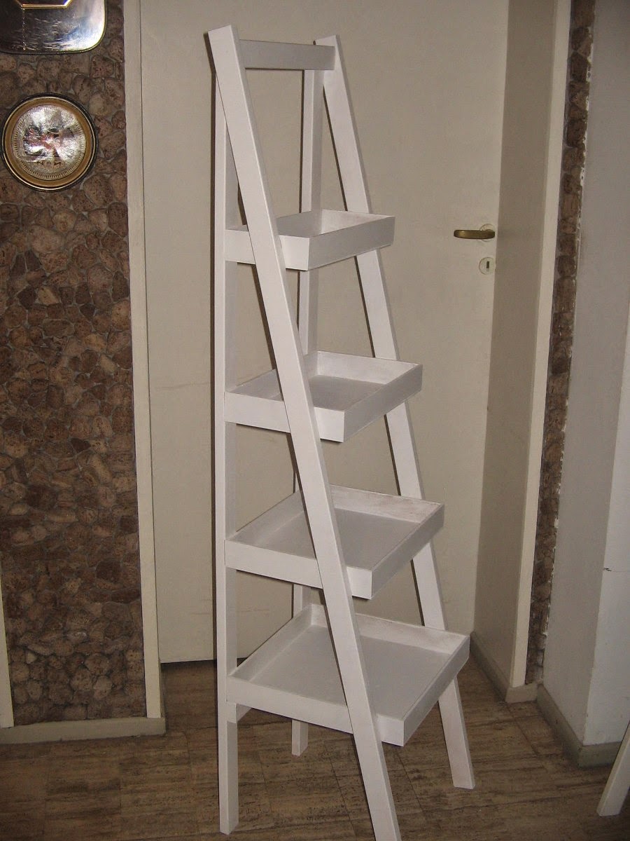 estantes de madera tipo escalera