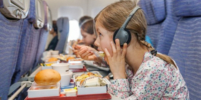 Sudah Tahu, 5 Fakta Unik Makanan Di Pesawat?, unik, pilot makan, co pilot makan, makanan pesawat, makanan khususpesawat, alasan makanan hambar pesawat, pengecapan menurun, kemampuan lidah berkurang
