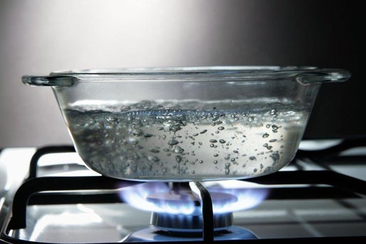 Teknik merebus bahan makanan dengan sedikit cairan, dalam panci tertutup dengan api dikecilkan secara perlahan-lahan merupakan teknik