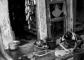 monochrome monday, black and white, black and white weekend, kumbharwada, dharavi, mumbai, india, street, streetphoto, street photography, 