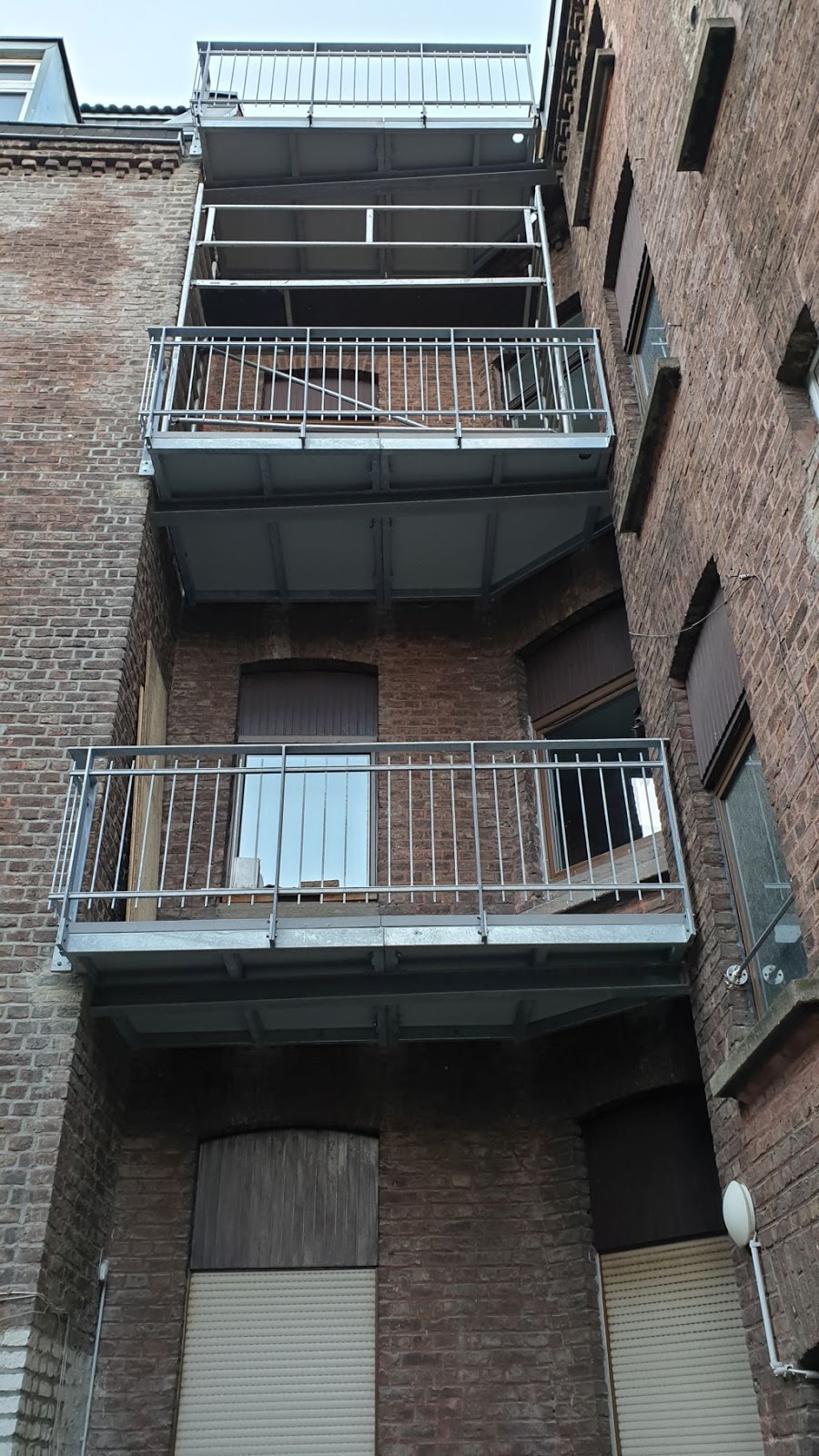 Frobel Metallbau Stahlbalkon Altbau