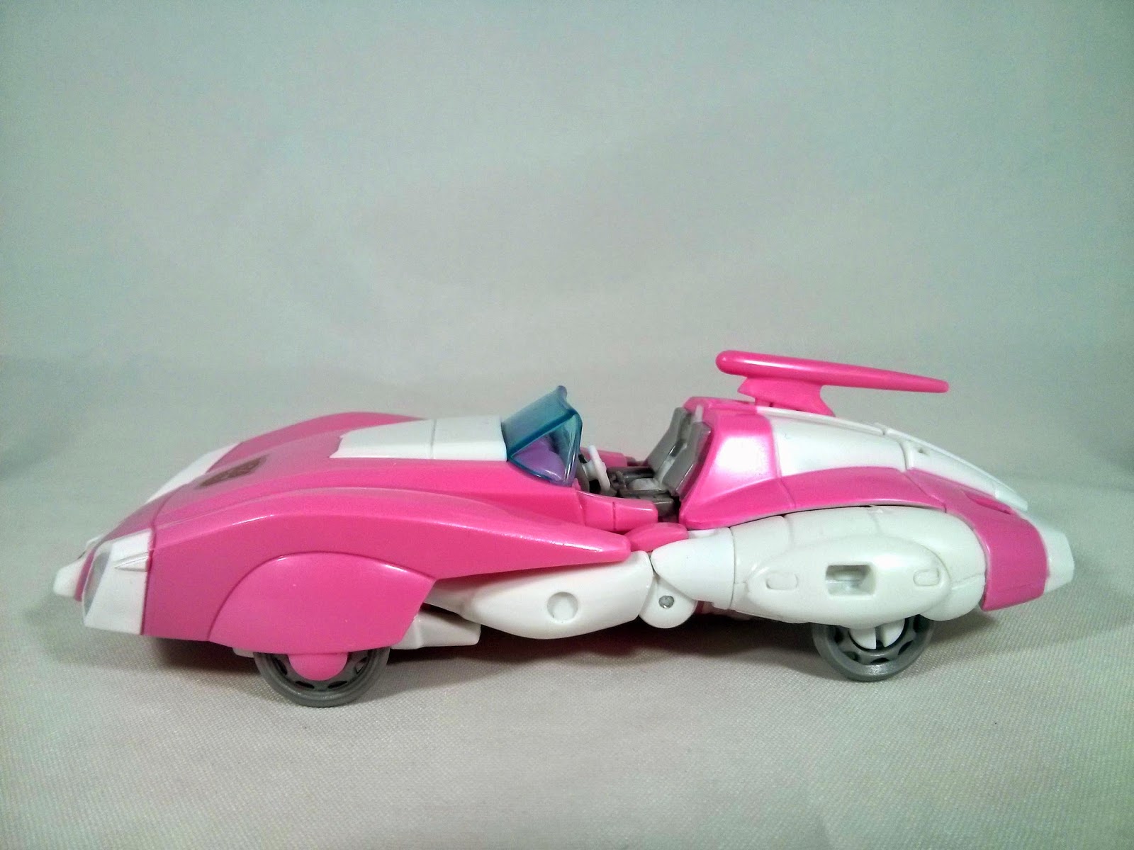 Toybox Soapbox Takara Transformers Generations Legends Arcee