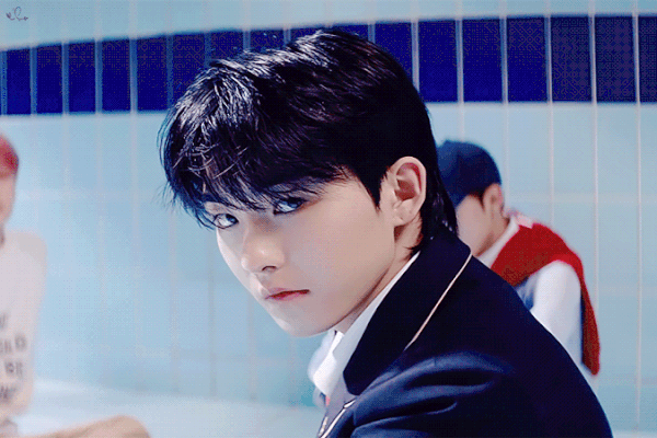 최대 리즈찍고 시작부터 비주얼 폭격하는 남돌.jpgif | 인스티즈